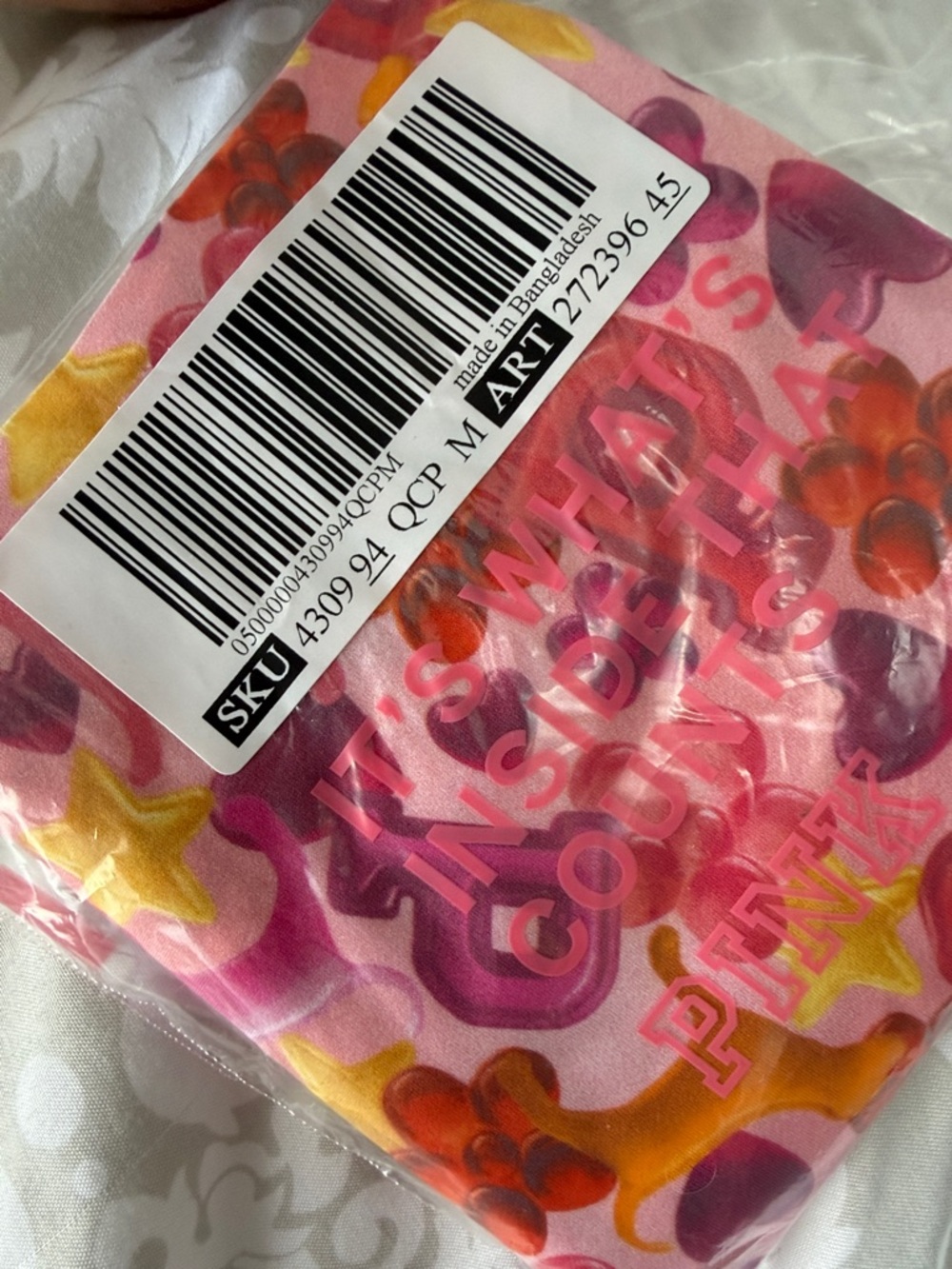PINK Victoria's Secret Pink Multicolor Heart & Star Graphic Scarf - Picture 2 of 4